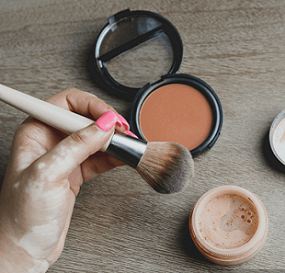 Using makeup before first date to hide vitiligo